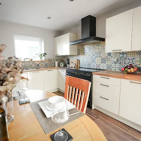 2 Bedroom Cottage With Spectacular Views Of Snowdonia And Anglesey Bangor  Exterior photo