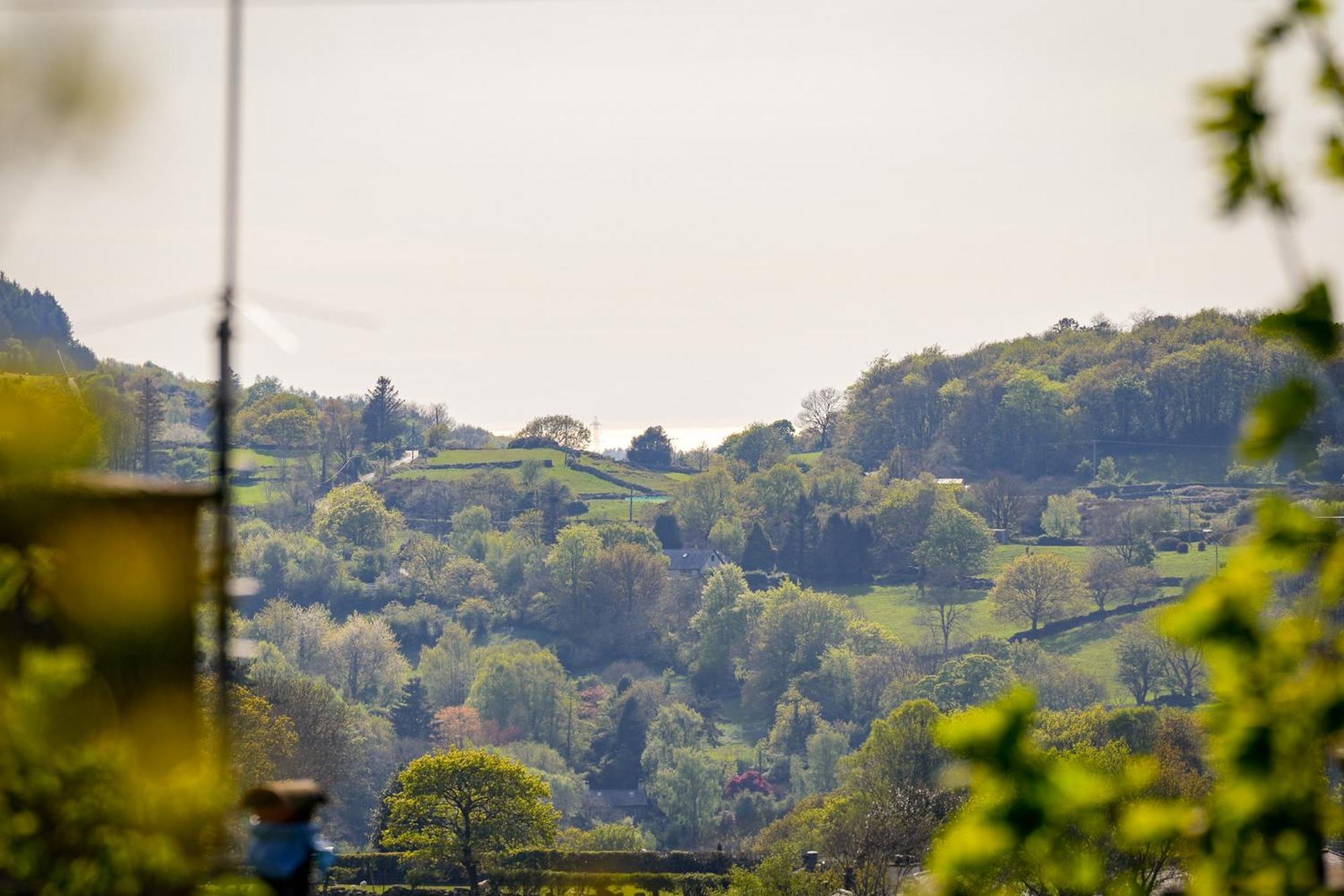 2 Bedroom With Spectacular Views Of Snowdonia And Anglesey Holiday home