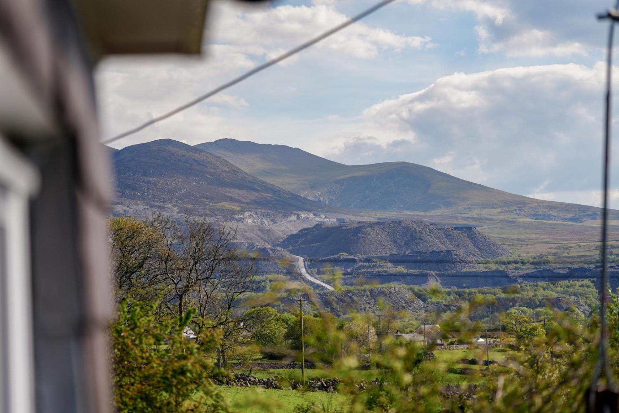 2 Bedroom With Spectacular Views Of Snowdonia And Anglesey * Bangor (Gwynedd)