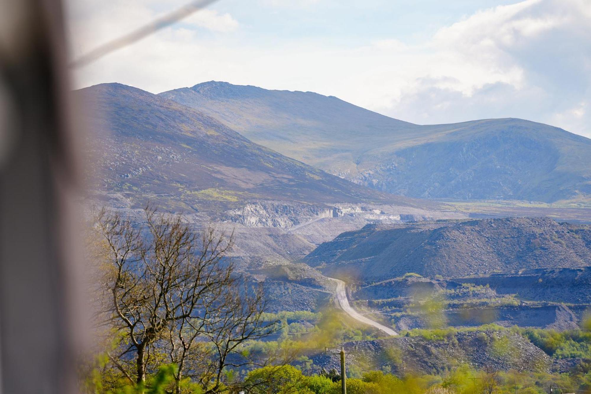 2 Bedroom With Spectacular Views Of Snowdonia And Anglesey Holiday home *