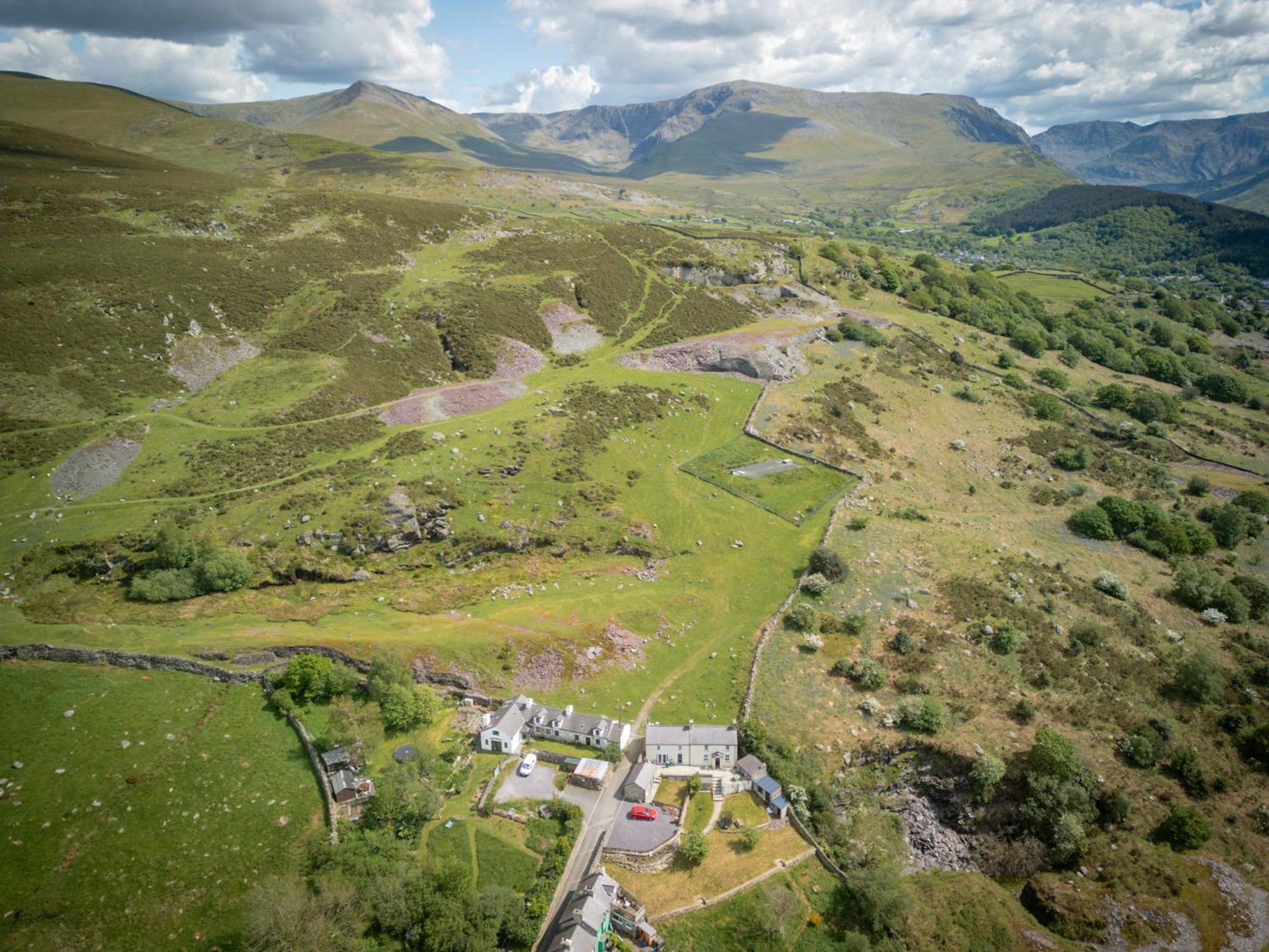 2 Bedroom With Spectacular Views Of Snowdonia And Anglesey Holiday home *