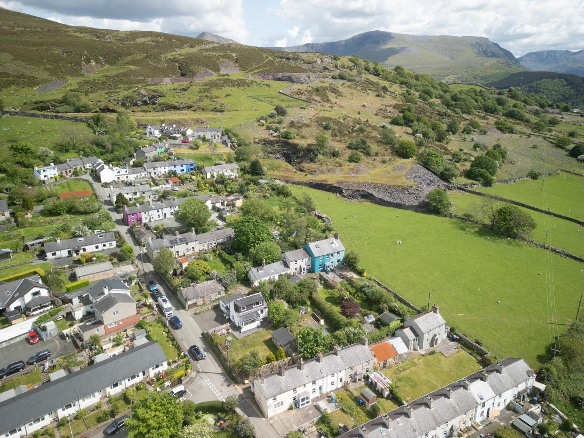 2 Bedroom With Spectacular Views Of Snowdonia And Anglesey Holiday home *
